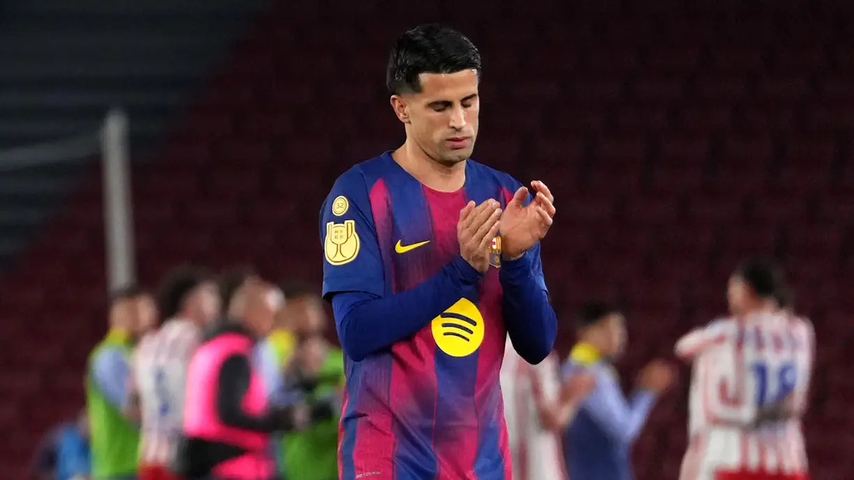 Com João Cancelo em evidência, balneário do Barcelona faz pedido ao ex Benfica