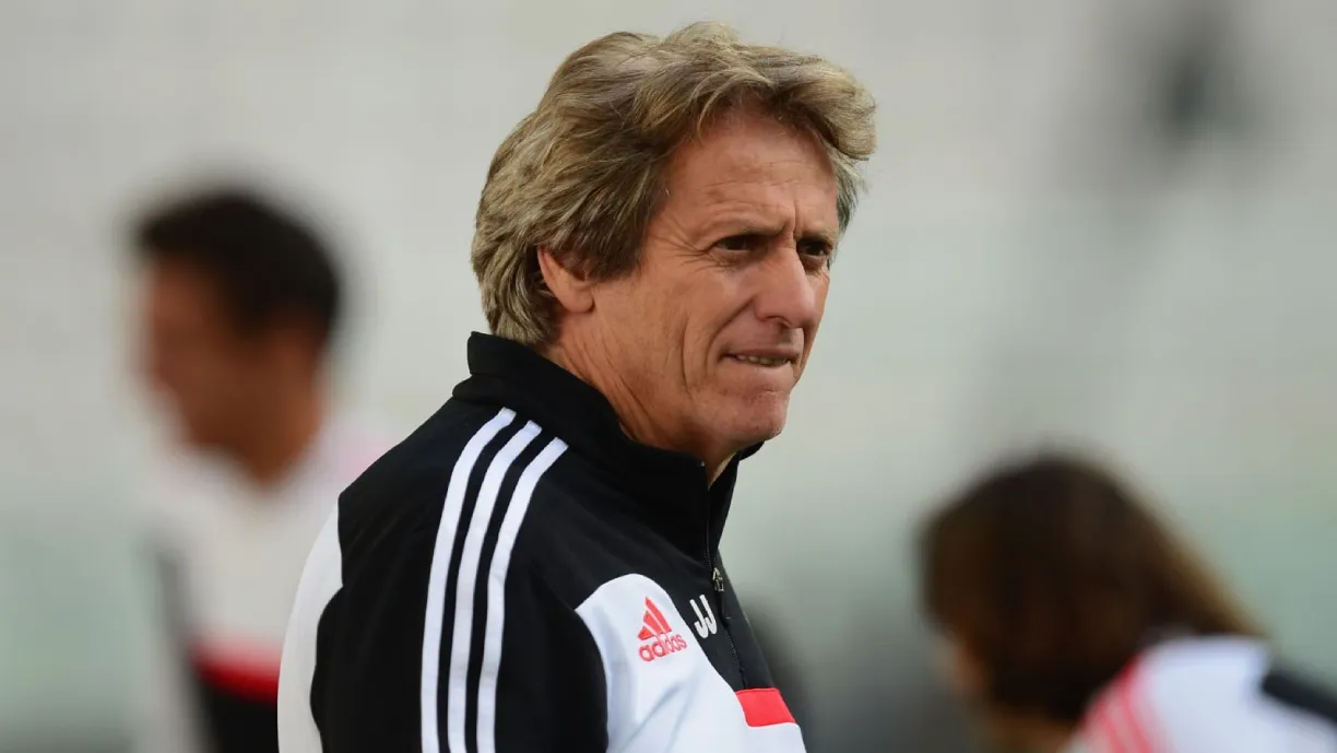 Numa entrevista recente, um antigo defesa que passou pelo Benfica recordou uma história caricata com Jorge Jesus