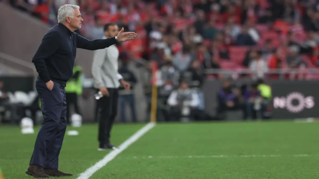 No rescaldo de mais um encontro internacional, o titular do Benfica causa motivos de preocupação e José Mourinho está em estado de alerta