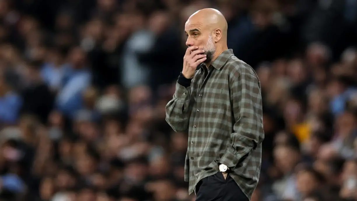 Pep Guardiola não escondeu a frustração no final do City-Real Madrid e contestou o vermelho mostrado ao ex-jogador do Benfica