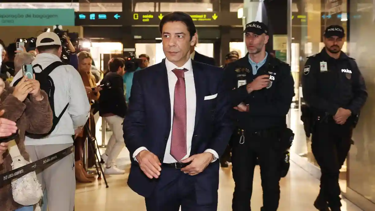 A época ainda não terminou, mas o mercado já está ao rubro, e o Benfica, de Rui Costa, está atento a um ala brasileiro