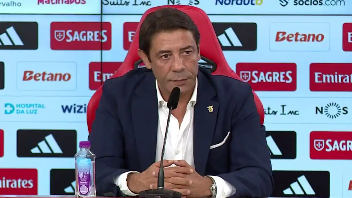 Ex-titular do Benfica comenta saída da Luz e 'aponta dedo' a Rui Costa: "Sabia que..."