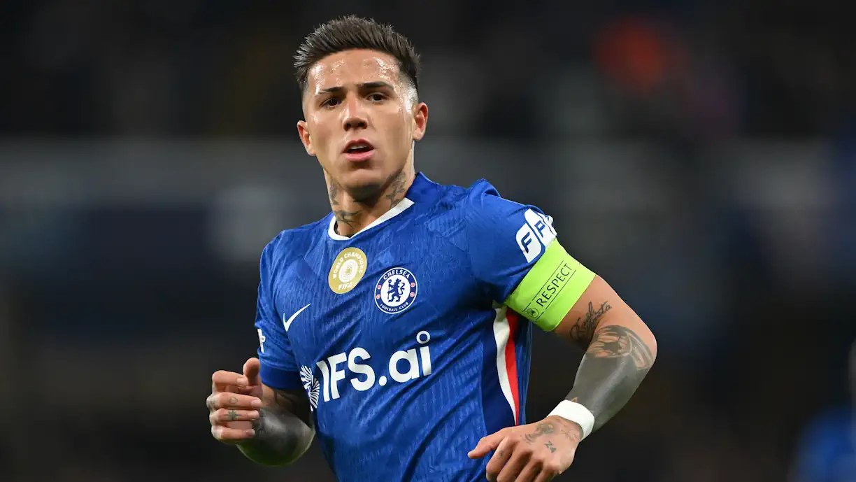 Enzo Fernández fez asneira e foi castigado pelo Chelsea; Ex Benfica volta a armar polémica