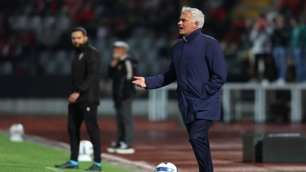 Mourinho atira a toalha ao chão e 'arrasa' plantel do Benfica: "Há alguns que..."