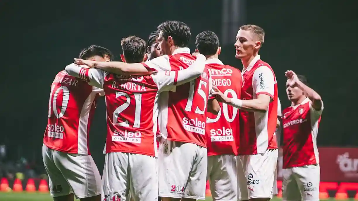 Alvo do Benfica supera Hjulmand e Froholdt e é eleito melhor Médio do Mês de março