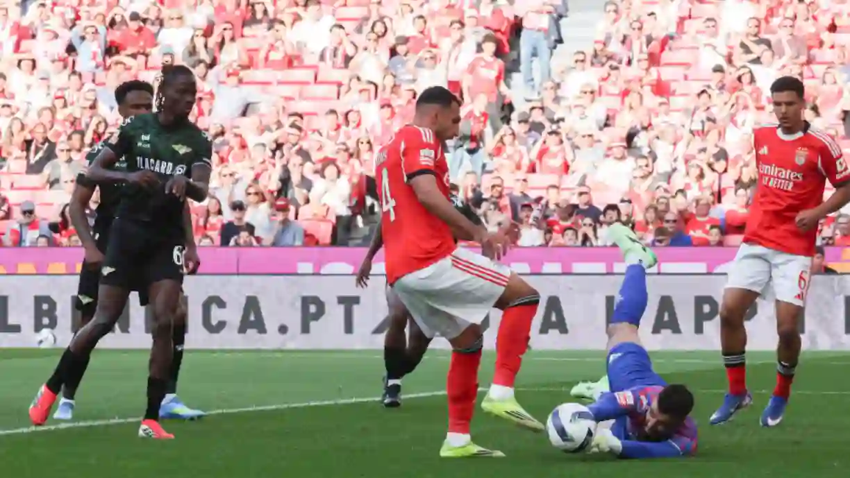 Benfica soma uma goleada categórica frente ao Moreirense e ainda sonha alto com o segundo lugar. Fotografia: SL Benfica