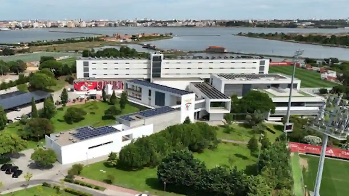 Ludgero Ebo, avançado de 14 anos que está a destacar-se no Seixal, assinou contrato de formação com o Benfica