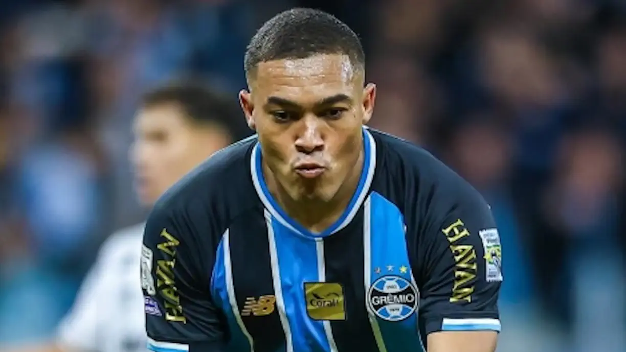 Carlos Vinícius decisivo contra equipa de Neymar! Ex Benfica bisou no Grêmio - Santos (Vídeo)