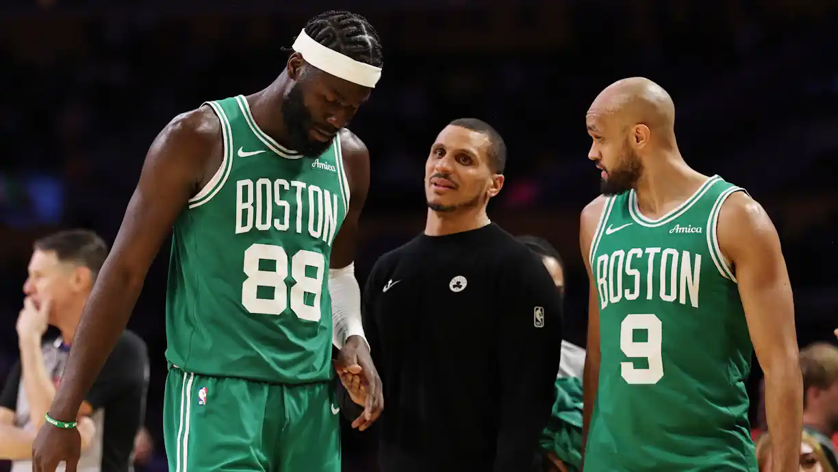 Joe Mazzulla, treinador de Neemias Queta nos Boston Celtics, conquistou o prémio de treinador do ano da NBA referente à temporada 2025/26