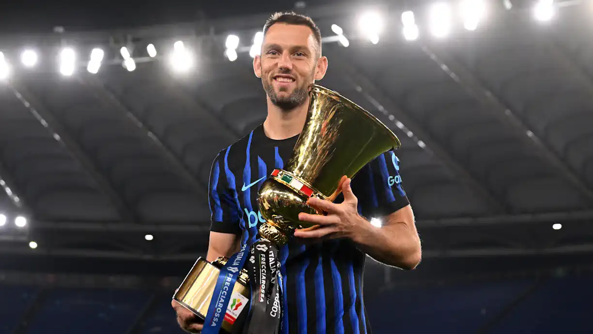 Exclusivo Glorioso 1904 - Stefan de Vrij no Benfica? Saiba o ponto de situação do central