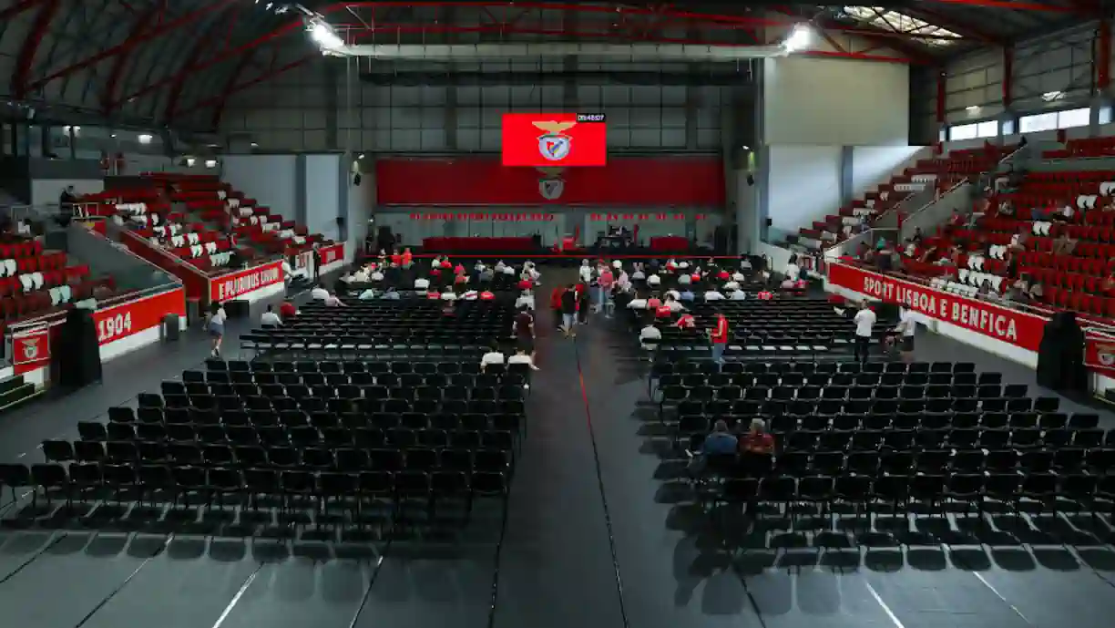 Acompanhe todas as informações sobre a Assembleia Geral do Benfica, que acontece na manhã deste sábado
