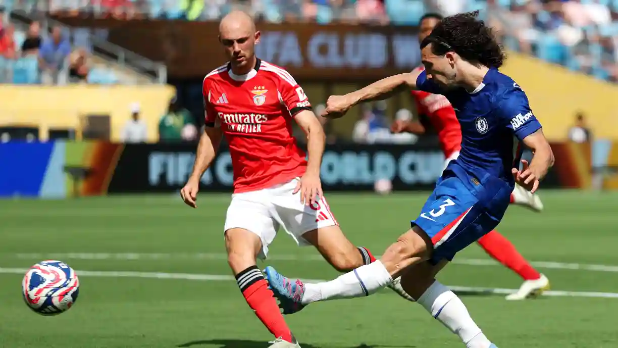 Cucurella afirma que duelo com o Benfica foi importante na sua ida para o Real Madrid após conversa com Mourinho