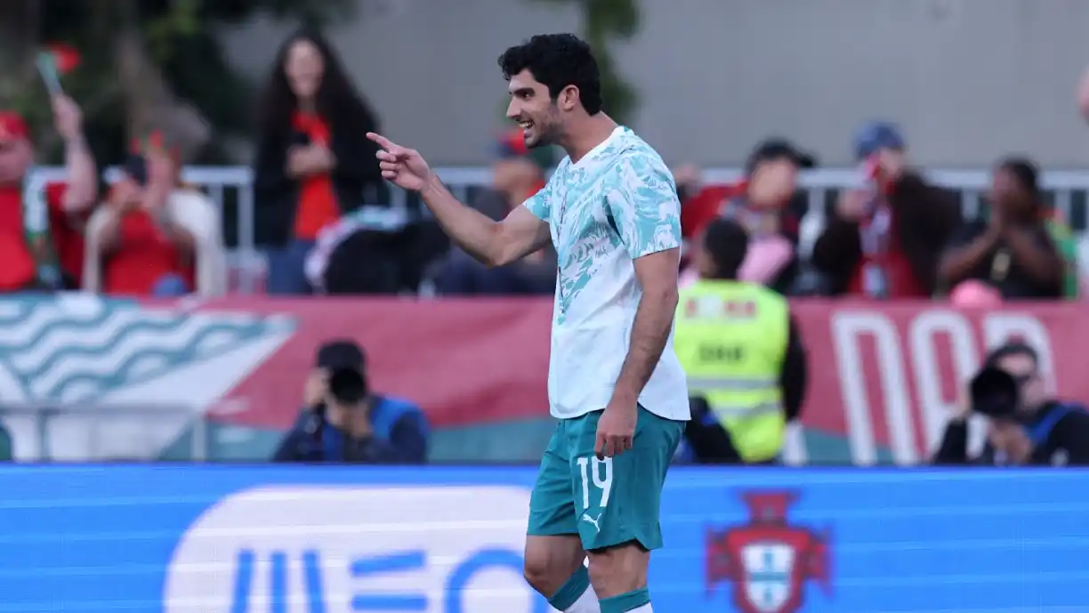 Gonçalo Guedes marca no Portugal - Chile, mas ex Benfica atira: "Não estamos habituados..." (vídeo)
