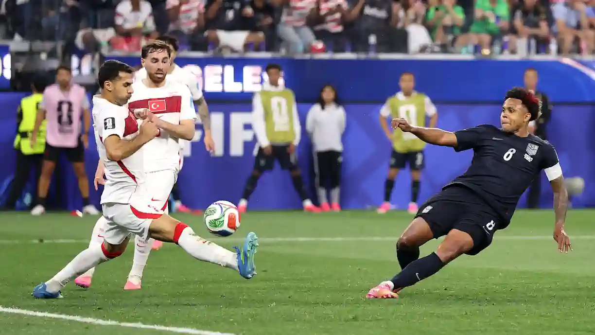 Na última jornada da fase de grupos do Mundial, Orkun Kokçu, ex Benfica, faturou na vitória da Turquia contra os Estados Unidos
