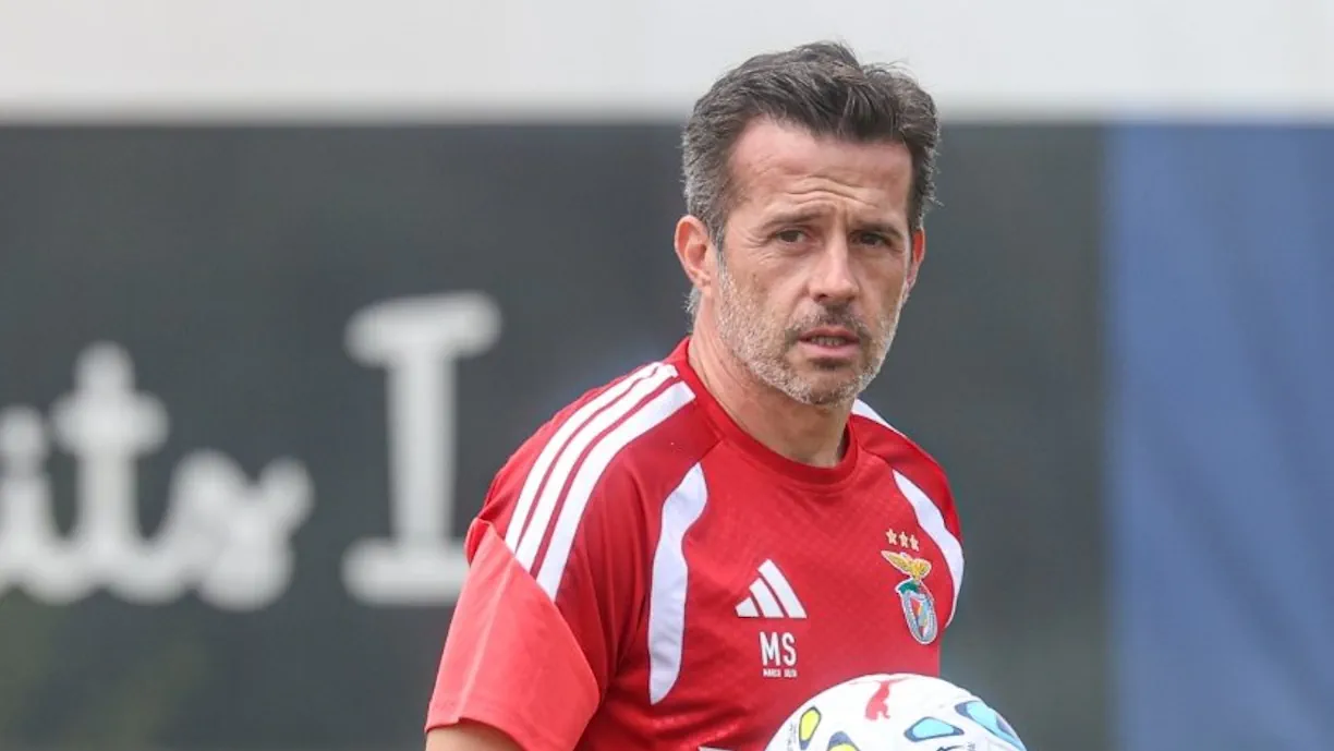 Avançado do Benfica, Gustavo Varela, pode estar a caminho de Paris para a continuidade da sua carreira no futebol