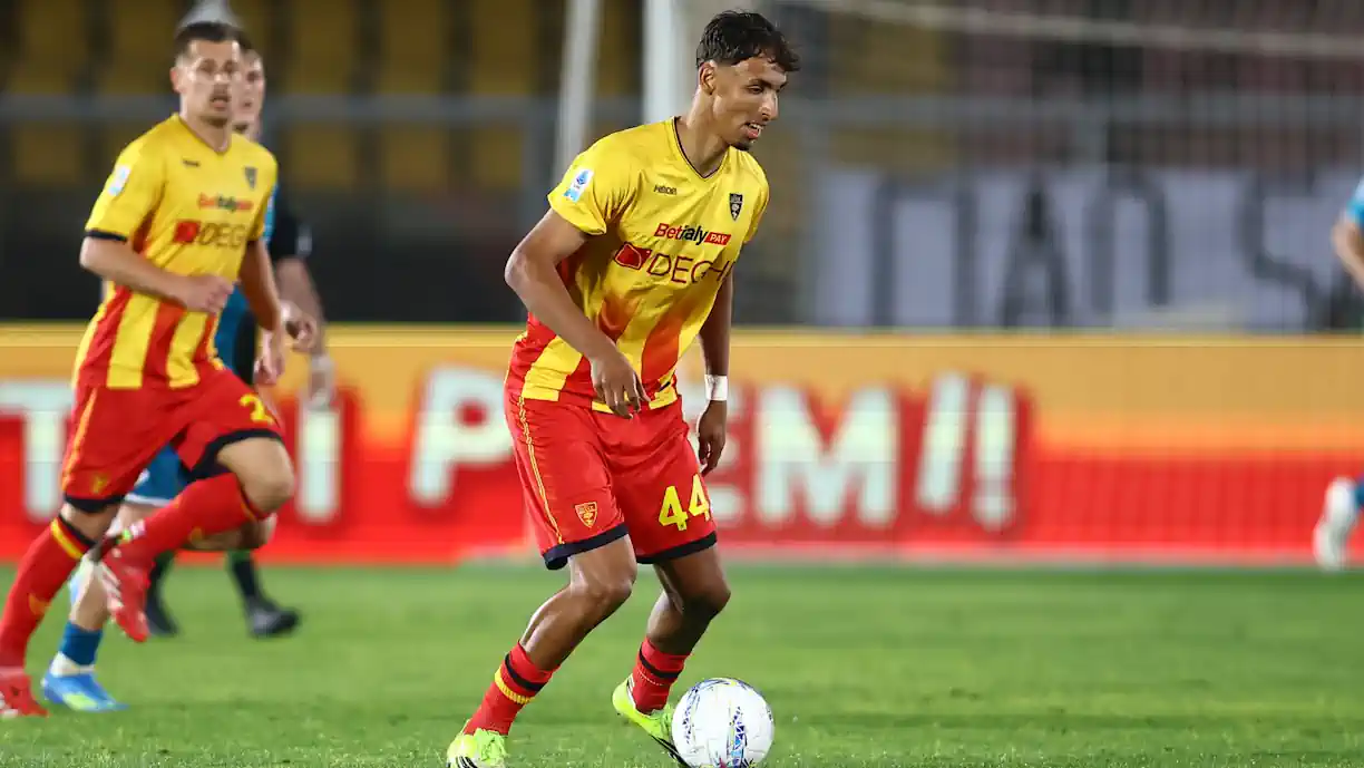 Benfica continua empenhado em reforçar o eixo defensivo para a próxima temporada, mas Tiago Gabriel, central do Lecce, é demasiado caro
