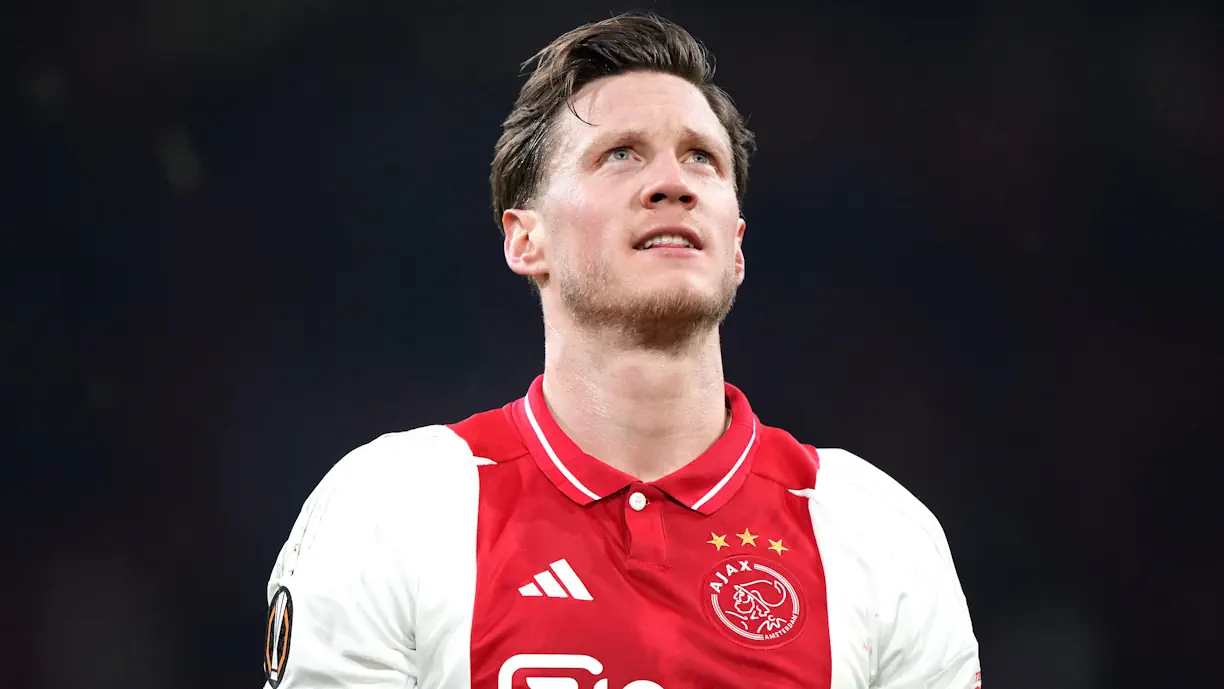 Wout Weghorst continua a interessar à estrutura do Benfica, mas Marco Silva tem outras opções para o ataque