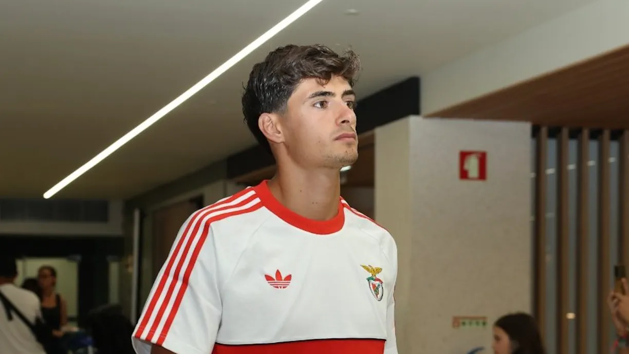 Mudança de planos! António Silva não vai sair já do Benfica