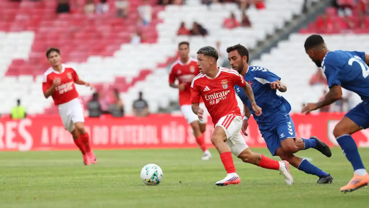Benfica afoga mágoas no dérbi e goleia Belenenses na Luz