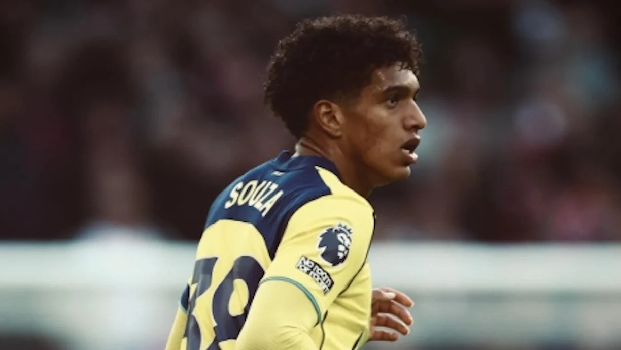 João Souza pode mesmo rumar a Portugal, mas para um rival do Benfica