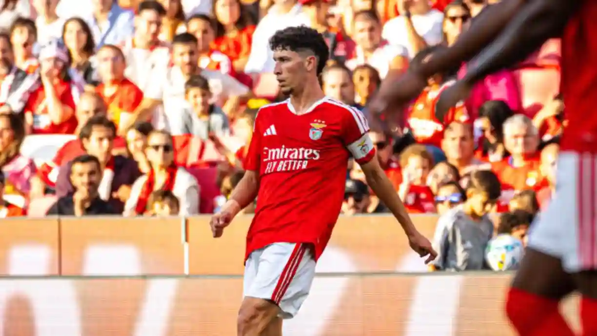 Titular e capitão do Benfica diante do Belenenses, José Neto, diz viver um sonho e até  Carreras, jogador do Real Madrid, exalta momento
