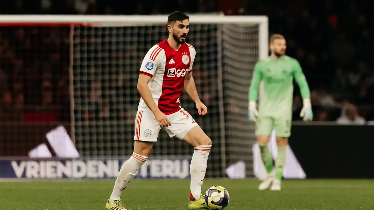 Exclusivo Glorioso 1904 - Benfica está em negociações com o Ajax para tentar garantir a contratação de Raúl Asencio