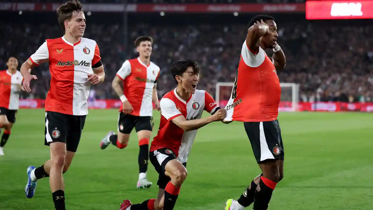 Benfica tenta contratação de extremo do Feyenoord, mas tem muita concorrência