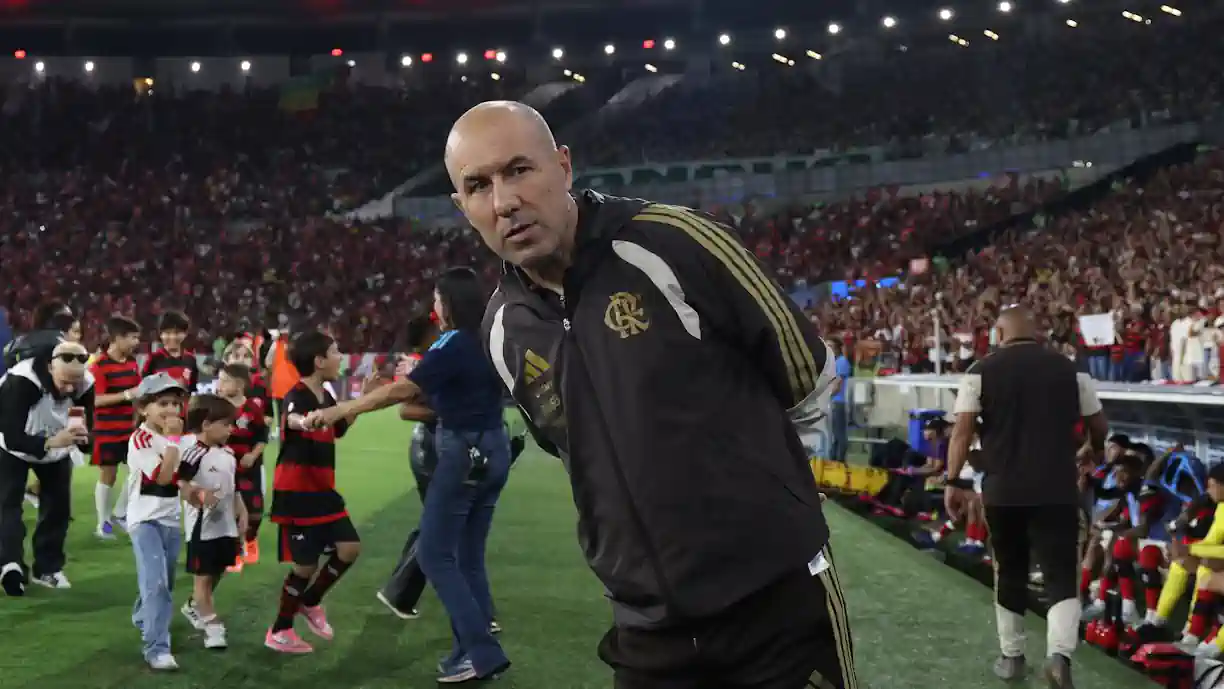 Leonardo Jardim, treinador do Flamengo, garantiu que irá utilizar a maioria dos principais jogadores frente ao Benfica