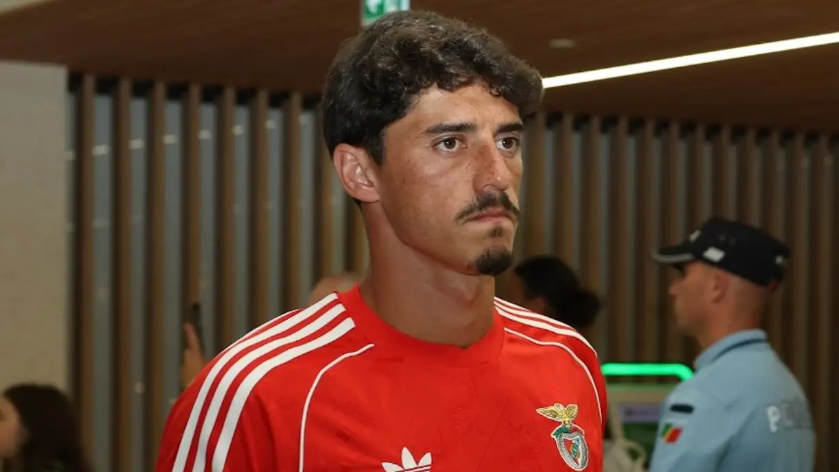 Tiago Gouveia regressa ao Benfica após fracasso de transferência para a equipa do México, mas não deve permanecer no Clube