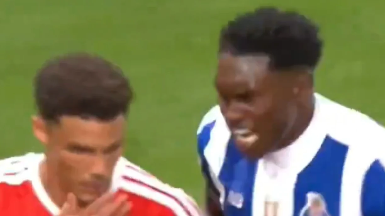 Benfica não larga Samu e exige castigo por soco a Bah: Queixa contra jogador do Porto já seguiu