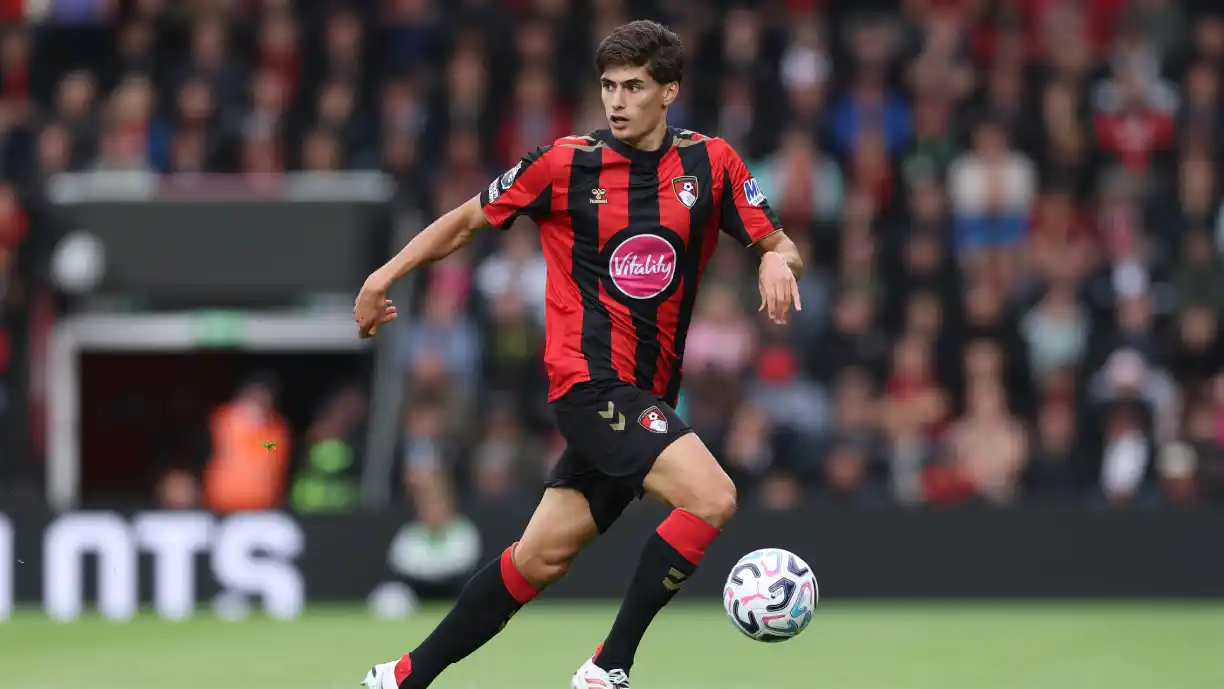 Vendido pelo Benfica, António Silva trouxe uma situação curiosa na transmissão de jogo do seu Bournemouth na Sky Sports