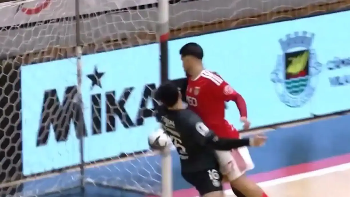 Benfica arrasa arbitragem e acusa juízes do dérbi de 'oferecer' Supertaça ao Sporting (Vídeo)