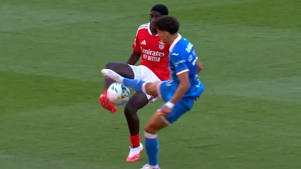 Ex Porto quase partiu a perna a Banjaqui e Benfica reage citando Farioli (Vídeo)
