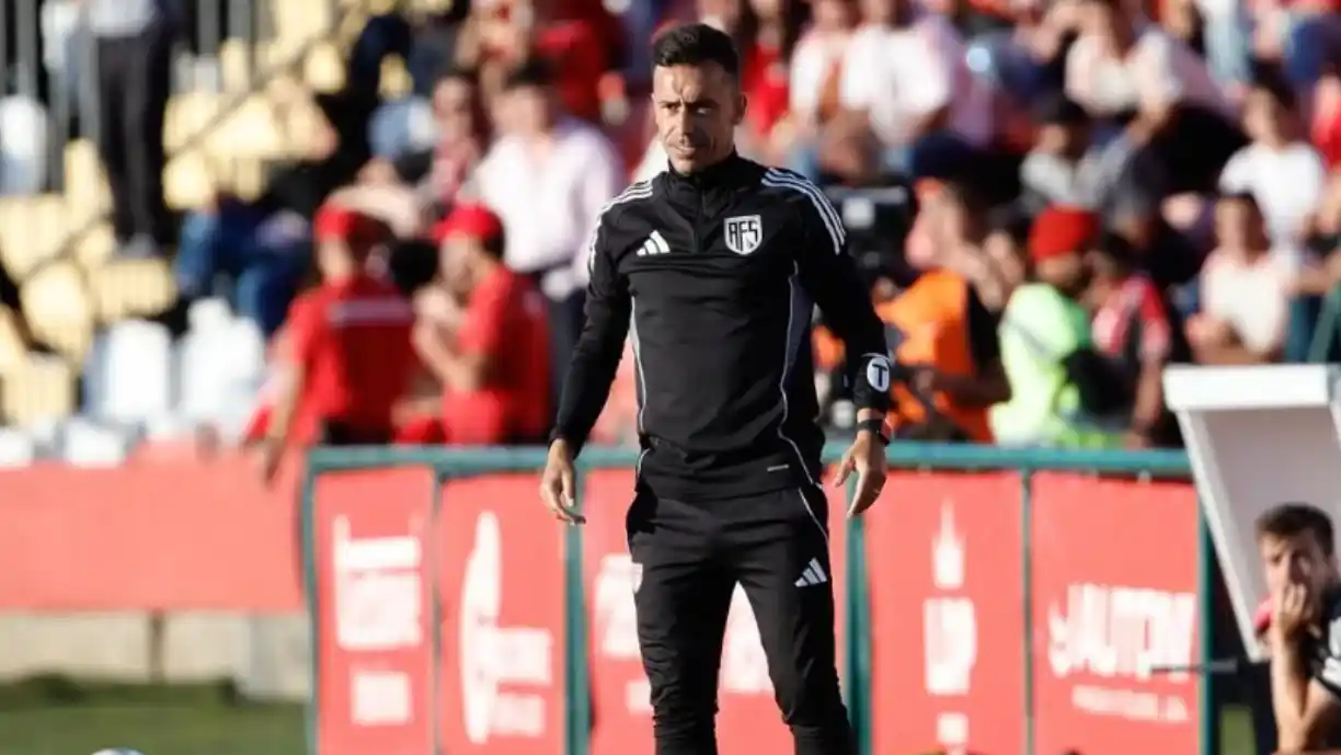 Fábio Espinho diz que há um jogador do Benfica perfeito para Marco Silva: "Encaixa que nem uma luva"
