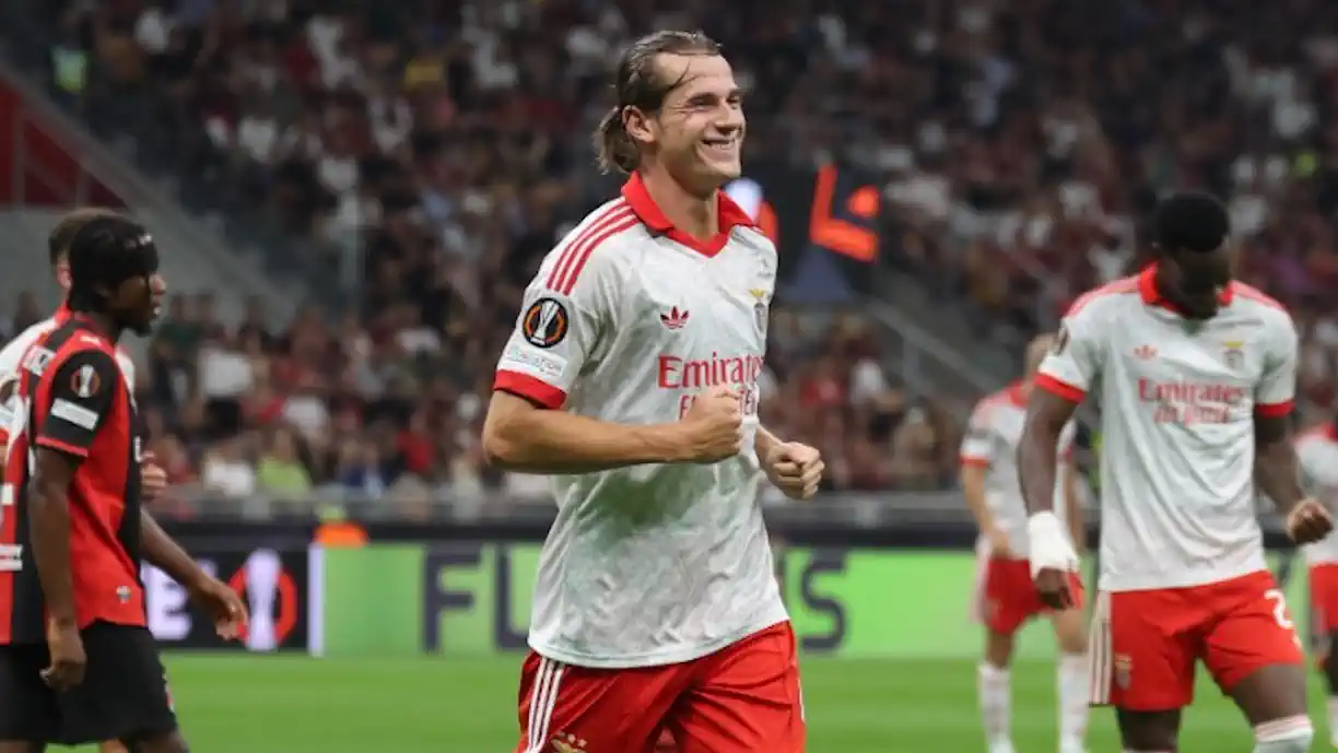Benfica ajuda Portugal a chegar ao topo da UEFA e há uma vaga na Champions em jogo