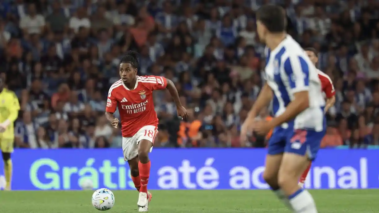 Benfica mostra oito lances do Clássico e ironiza com Porto: “Coisas normalíssimas” (vídeo)