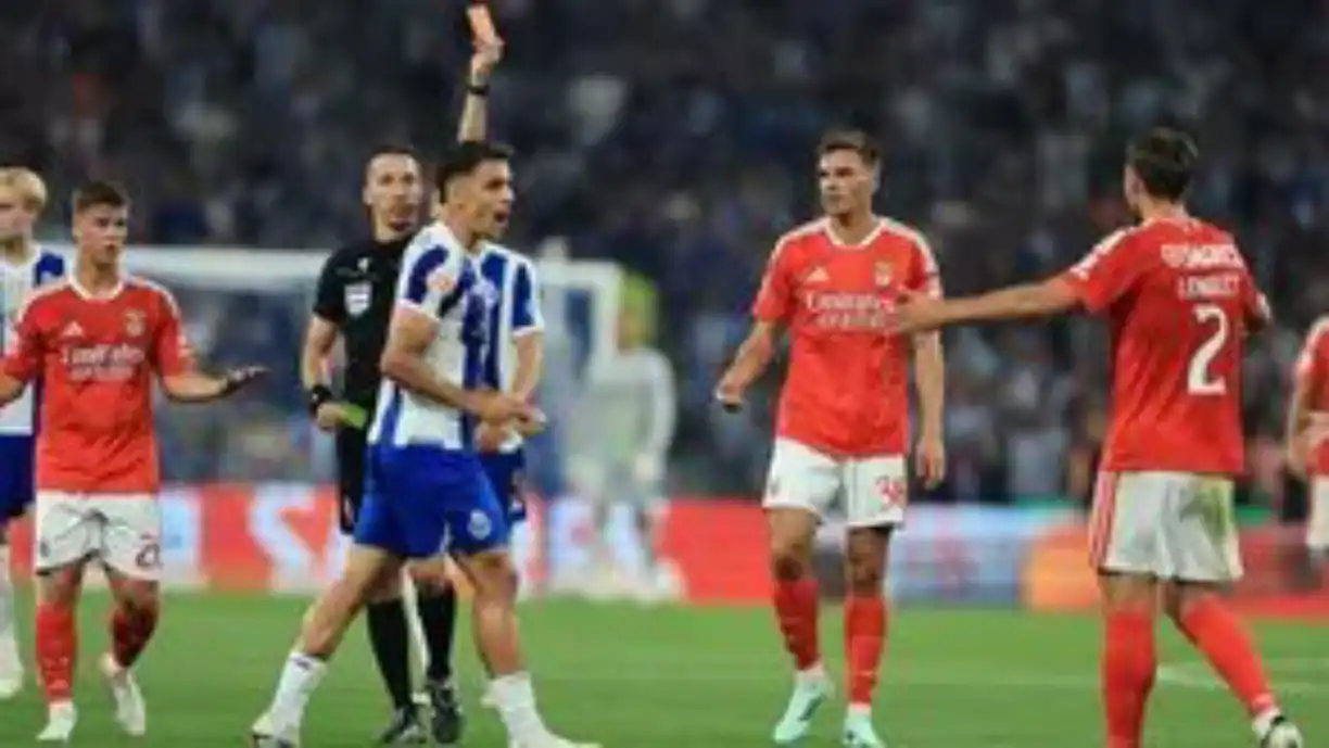 Benfica é novamente multado pelo Conselho de Disciplina por uso de pirotecnia pelos adeptos, desta vez no compromisso frente ao Porto