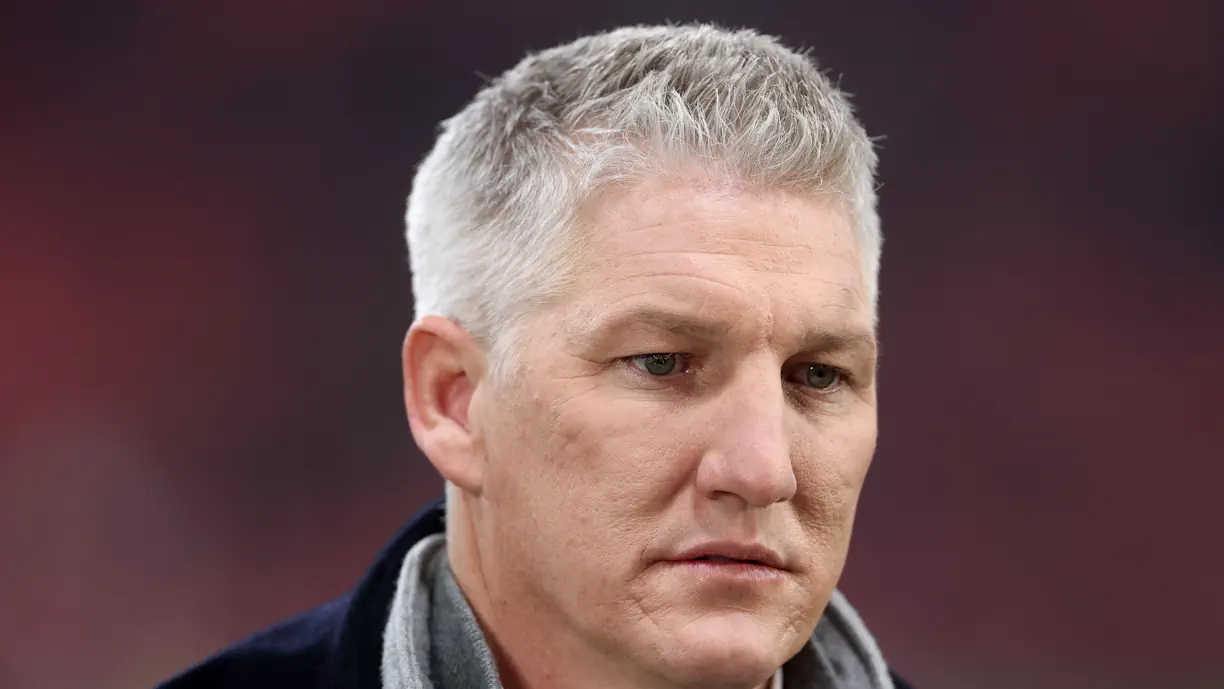 Bastian Schweinsteiger enalteceu a exibição de Vangelis Pavlidis, avançado do Benfica, na vitória da Grécia contra a Alemanha