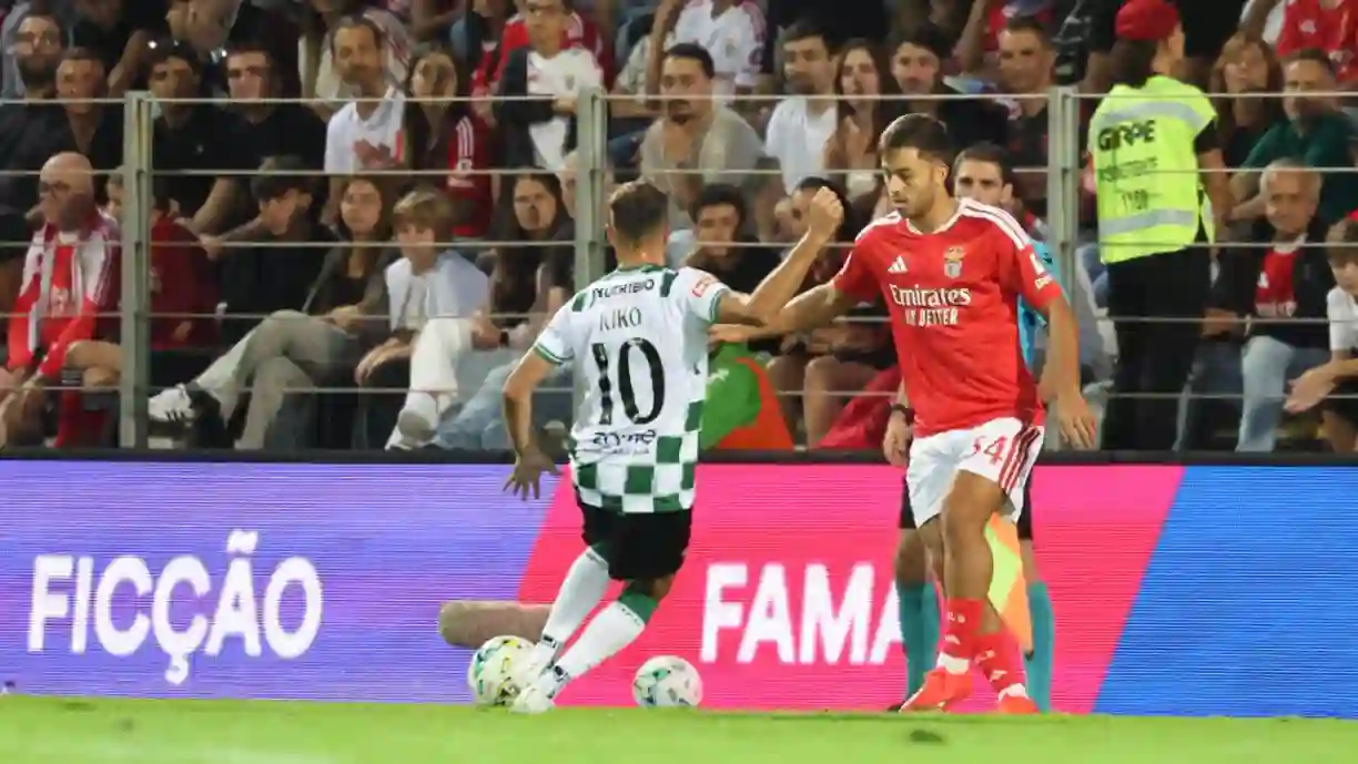 Exclusivo Glorioso 1904 - Benfica fechou a contratação de Souffian El Karouani por empréstimo, mas era o plano B. Hugo Bueno, do Wolverhampton, visto como 'A'