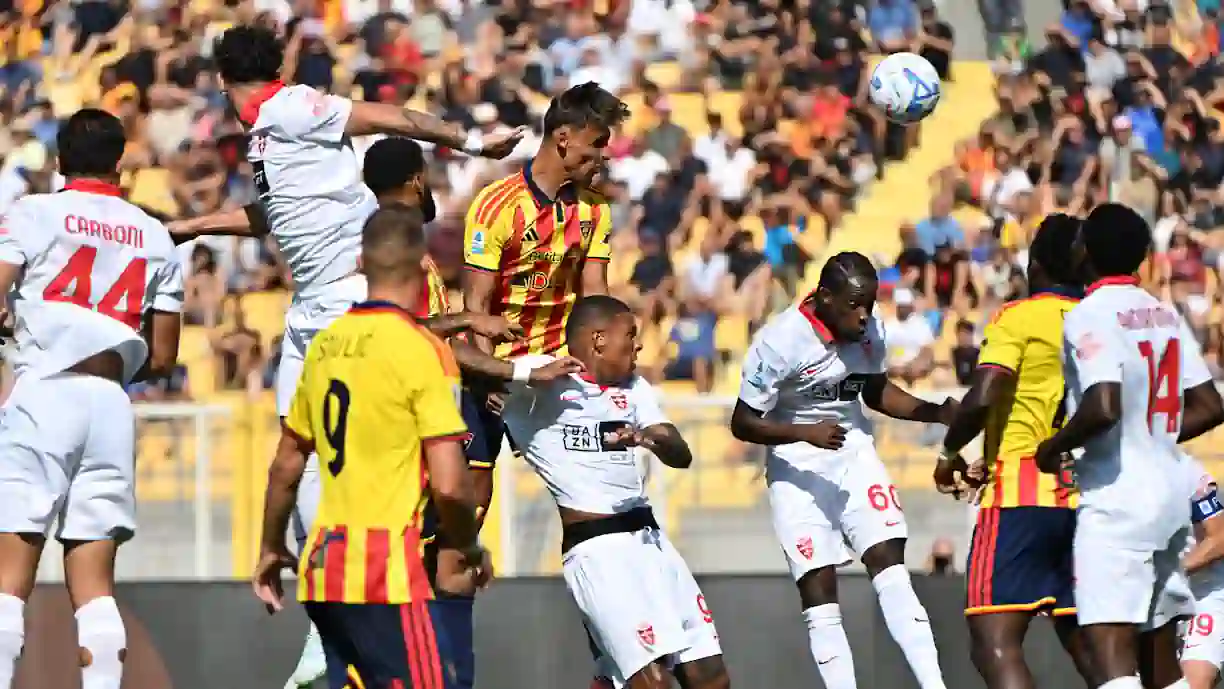 Lecce triunfou contra o Monza, de Gustavo Varela, por 3-2, na Serie A; Tiago Gabriel, central associado ao Benfica, marcou um dos golos