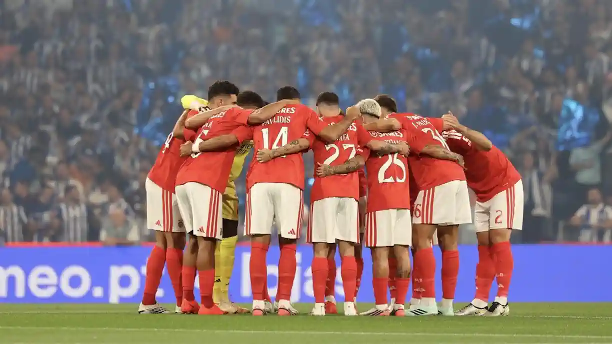 Titular do Benfica nega que esteja a caminho do River Plate: "Não, não, não, não e não"