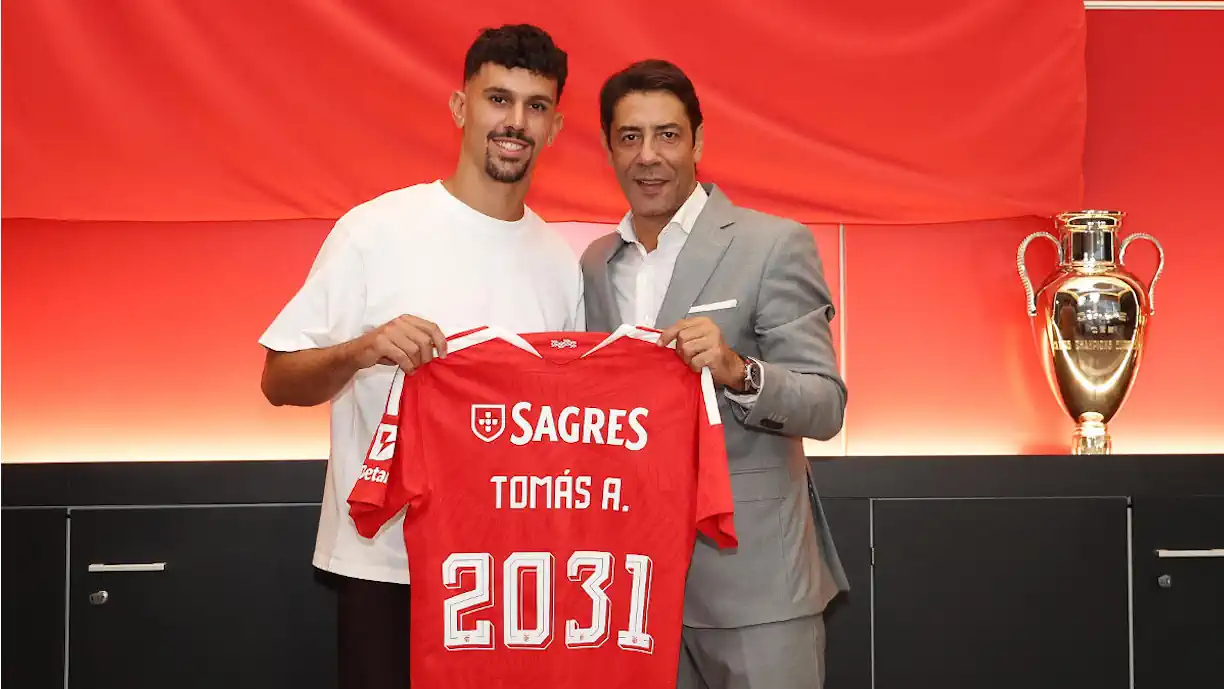 Oficial! Tomás Araújo renova pelo Benfica com 'prémio' à mistura; Todos os detalhes
