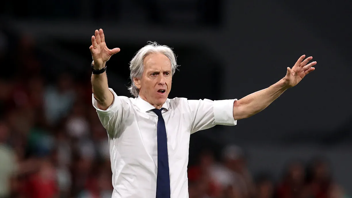 Jorge Jesus, ex Benfica, é atacado pelo jornalista Tomás Roncero devido à situação de Cristiano Ronaldo na Seleção Nacional
