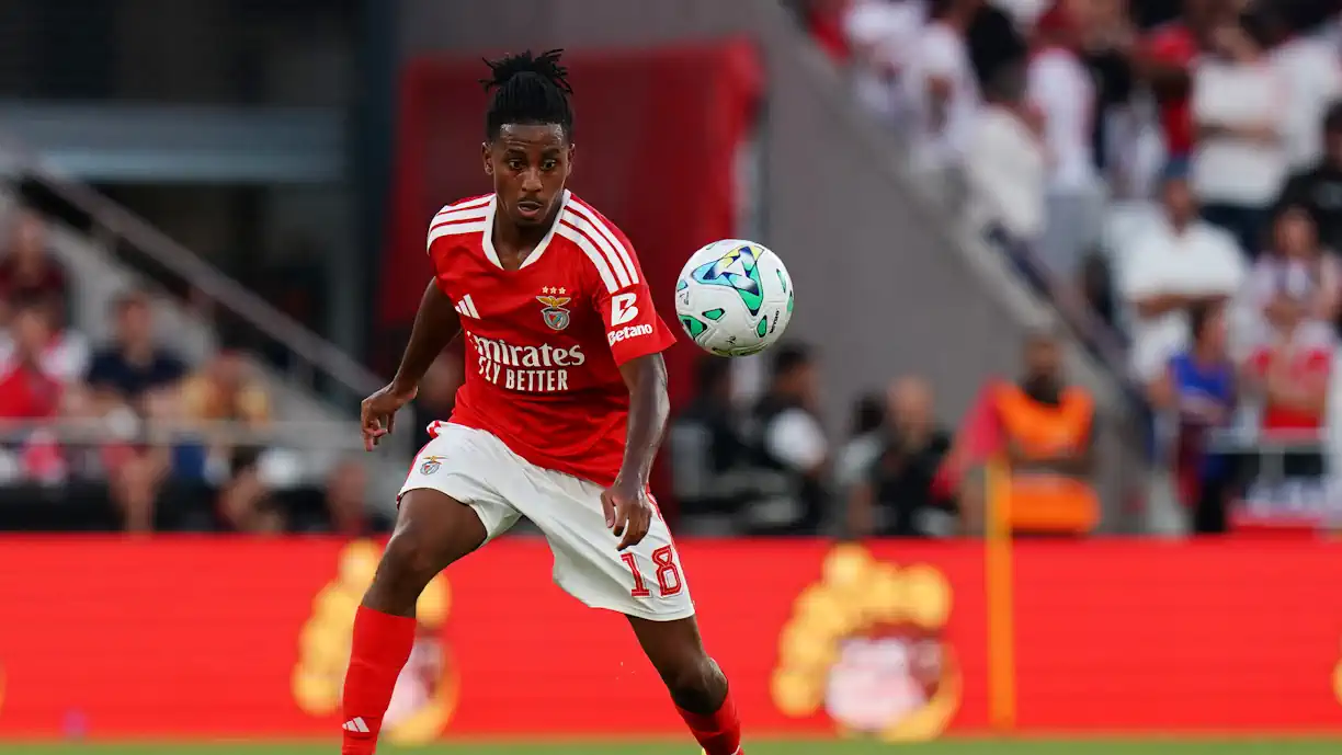 UEFA suspende Leandro Barreiro; Médio do Benfica castigado
