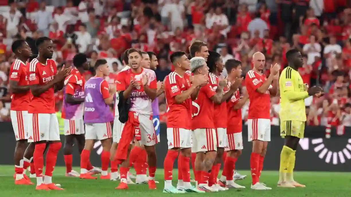 Para além de Pavlidis, Benfica tem outros cinco atletas na lista de renovações; Prestianni e Schjelderup se destacam