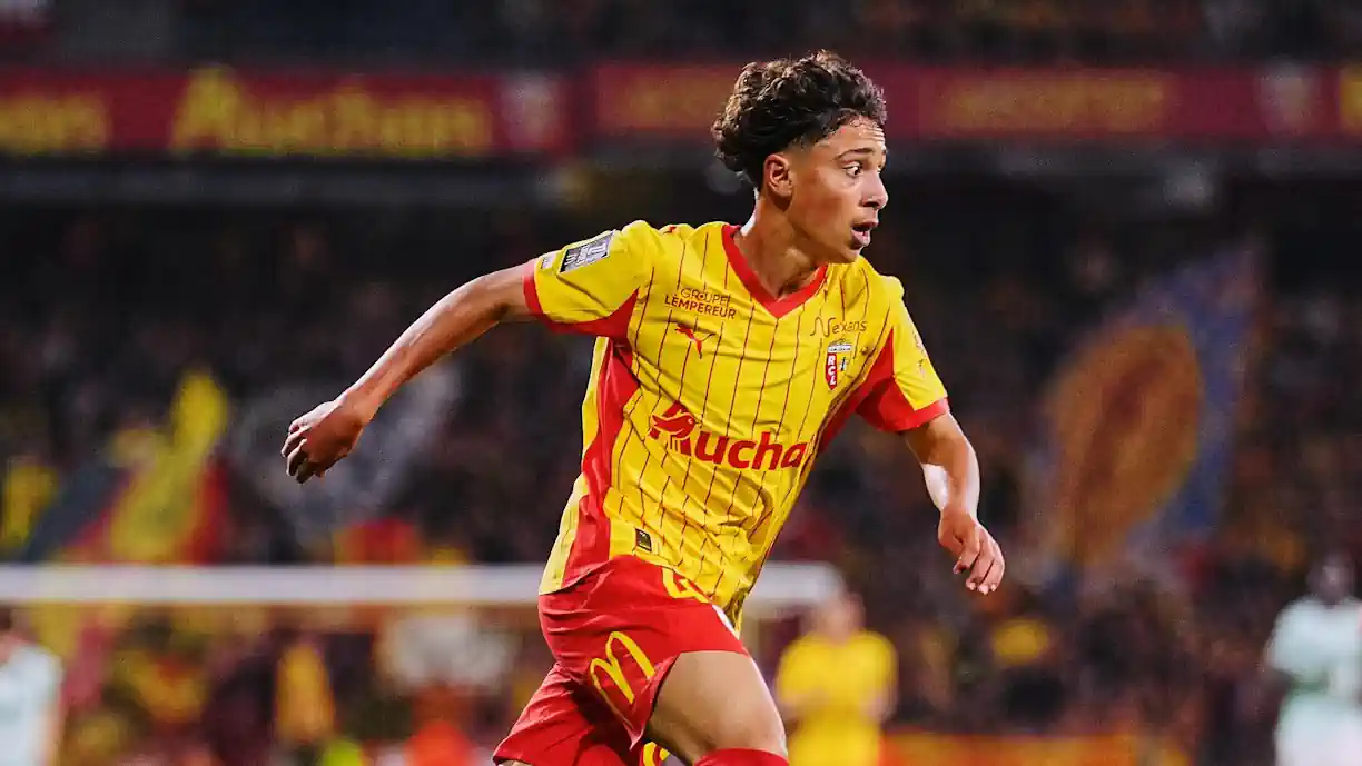 Exclusivo Glorioso 1904 - Benfica tentou contratar Mezian Soares no último verão, mas o Lens acabou por convencer o jovem talento a permanecer em França