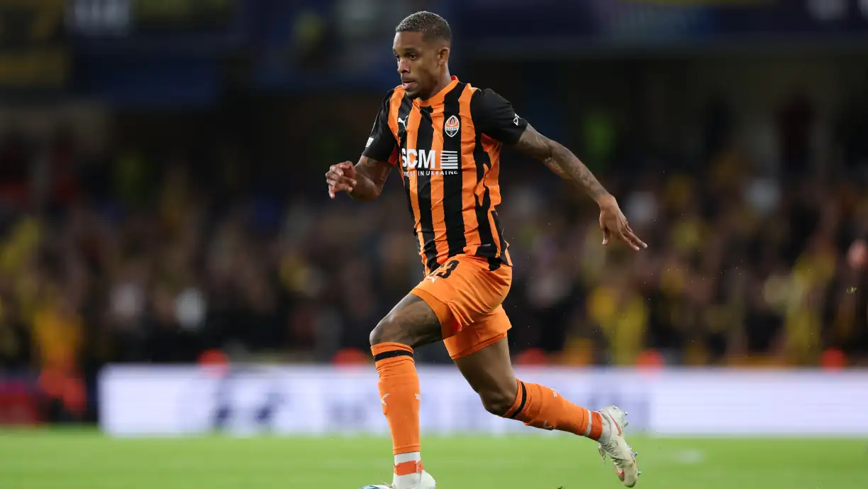 Lateral do Shakhtar Donetsk, Pedro Henrique, entra na mira do Benfica e do Inter de Milão para a janela de janeiro