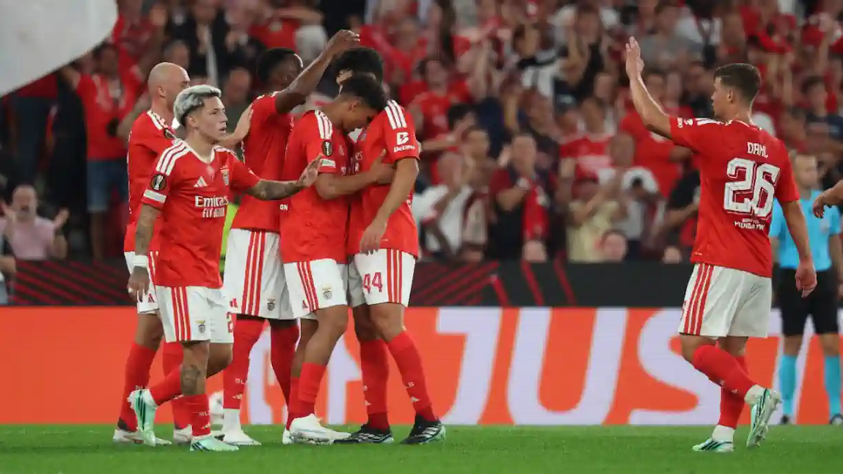 Gianluca Prestianni, extremo do Benfica, está a dar nas vistas além-fronteiras e começa a afirmar-se como uma das revelações da Liga Europa