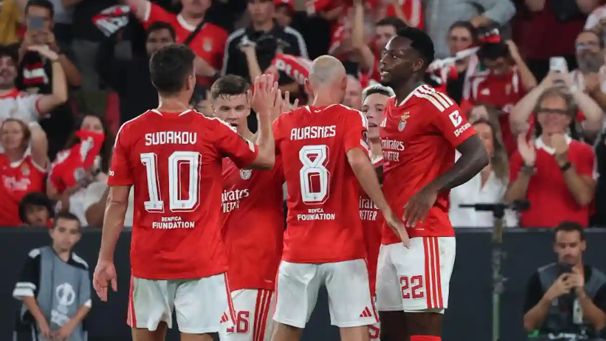  Jhon Durán encantou no Benfica - Celtic com um penálti à Panenka e comentador da ESPN afirmou que o ponta de lança de Marco Silva é um "louco dos bons"