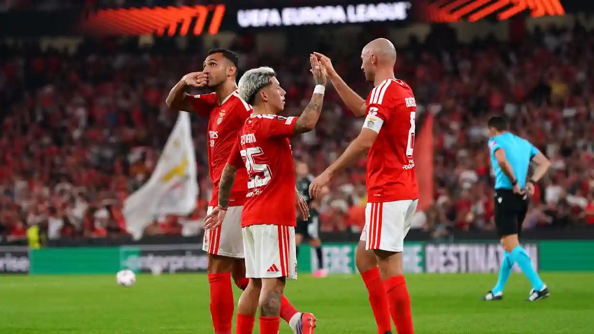 Vangelis Pavlidis continua a despertar cobiça; Avançado do Benfica na mira do Tottenham e Aston Villa